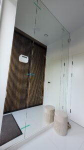 Veidrodinė siena (2)