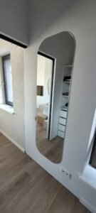 Veidrodis apvalintais kampais