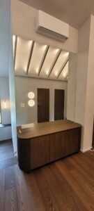 Veidrodis su švietuvais