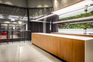 Viešujų erdvių dekoras veidrodžiais