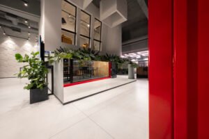 viešuju erdvių dekoras veidrodžiais