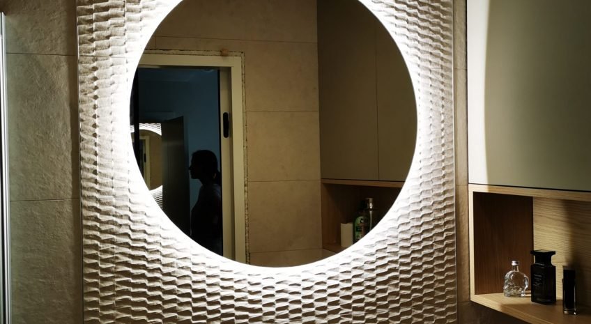 Apvalūs veidrodis su 4000K apšvietimu