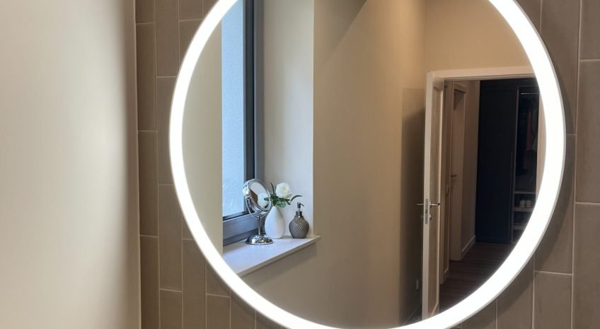 Apvalus veidrodis su LED priekiniu apšvietimu