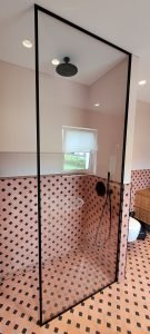 Dušo atitvaras (juodi profiliai)