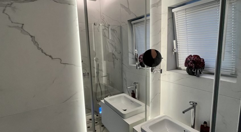 LED veidrodis su galiniu ir priekiniu apšvietimu 2