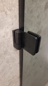 Pakeliami juodi lankstai