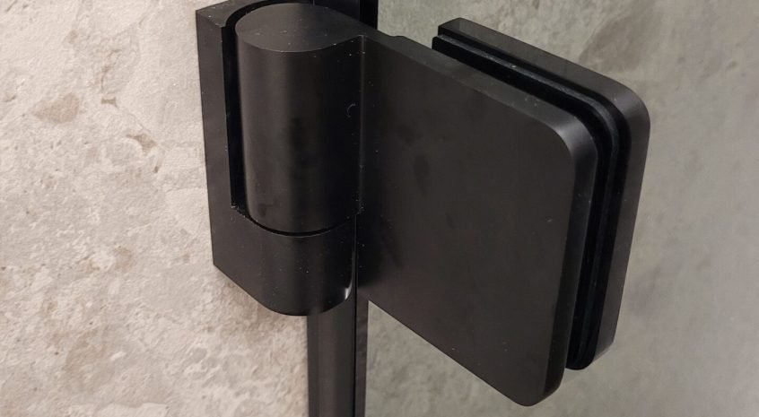 Pakeliami juodi lankstai