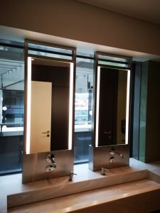 Rėmai integruotais vandens maišytuvais