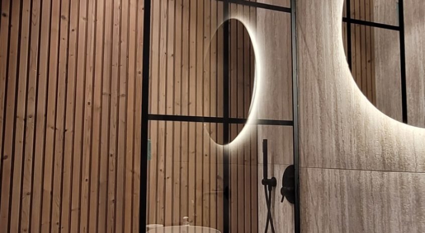 Suskaidyta dušo sienutė