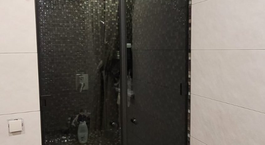 Tonuoto stiklo durys stiklinės