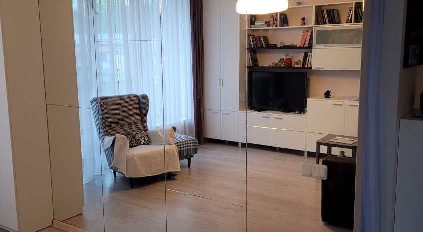 Veidrodine siena-mozaika