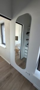 Veidrodis apvalintais kampais