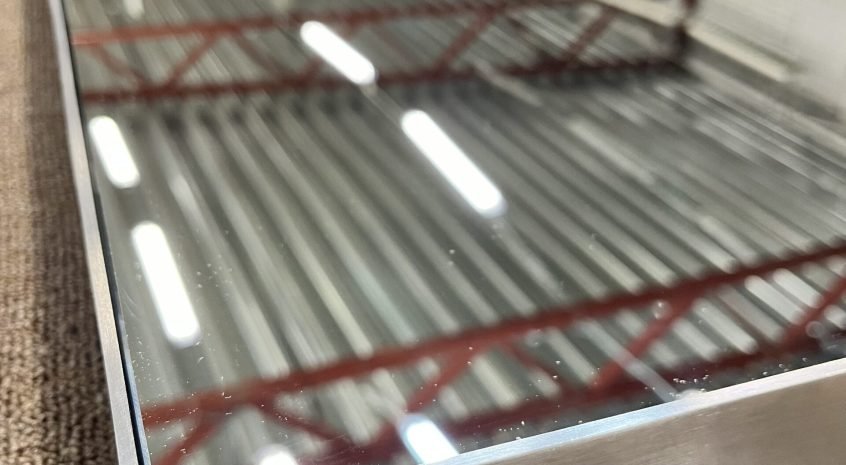 Veidrodis nerūdyjančio plieno rėmelyje 2