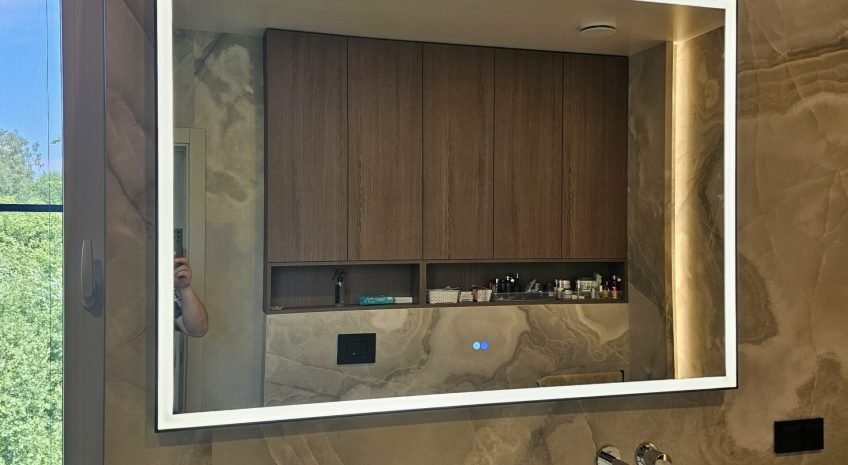 mūsų darbai 78 juodas rėmas