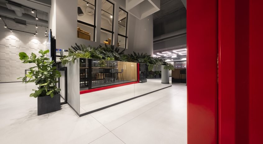 viešuju erdvių dekoras veidrodžiais